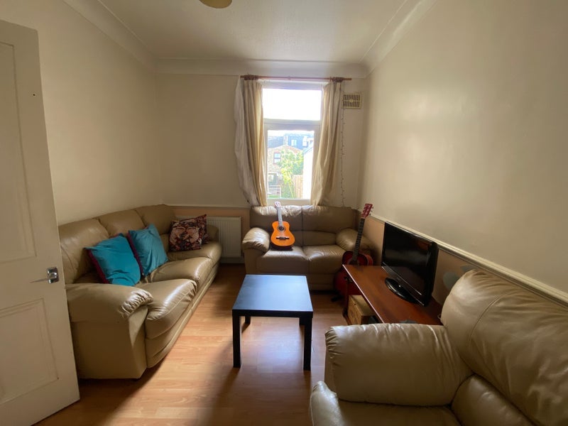 Room Fairfax Road in Greater London
