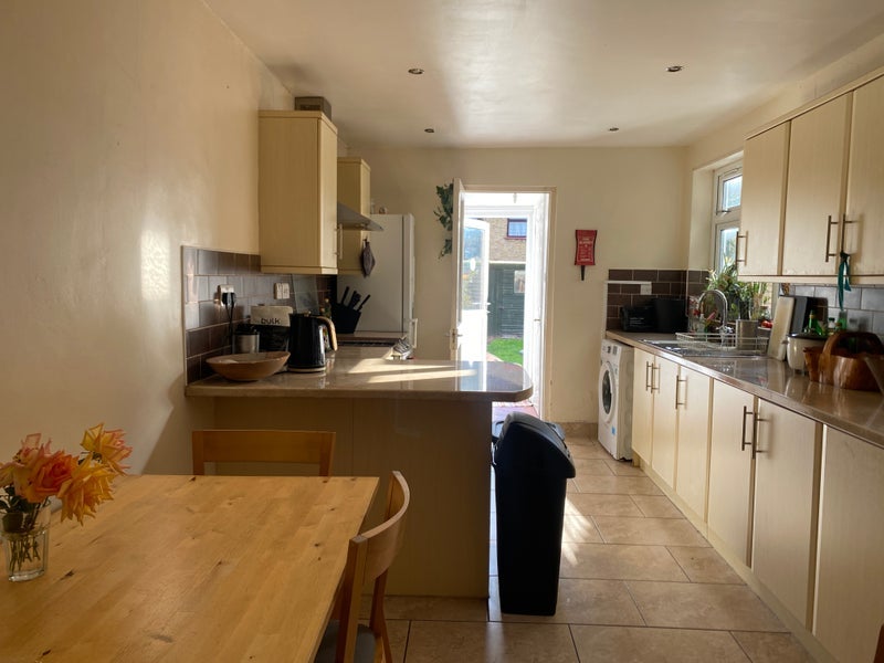 Room Fairfax Road in Greater London