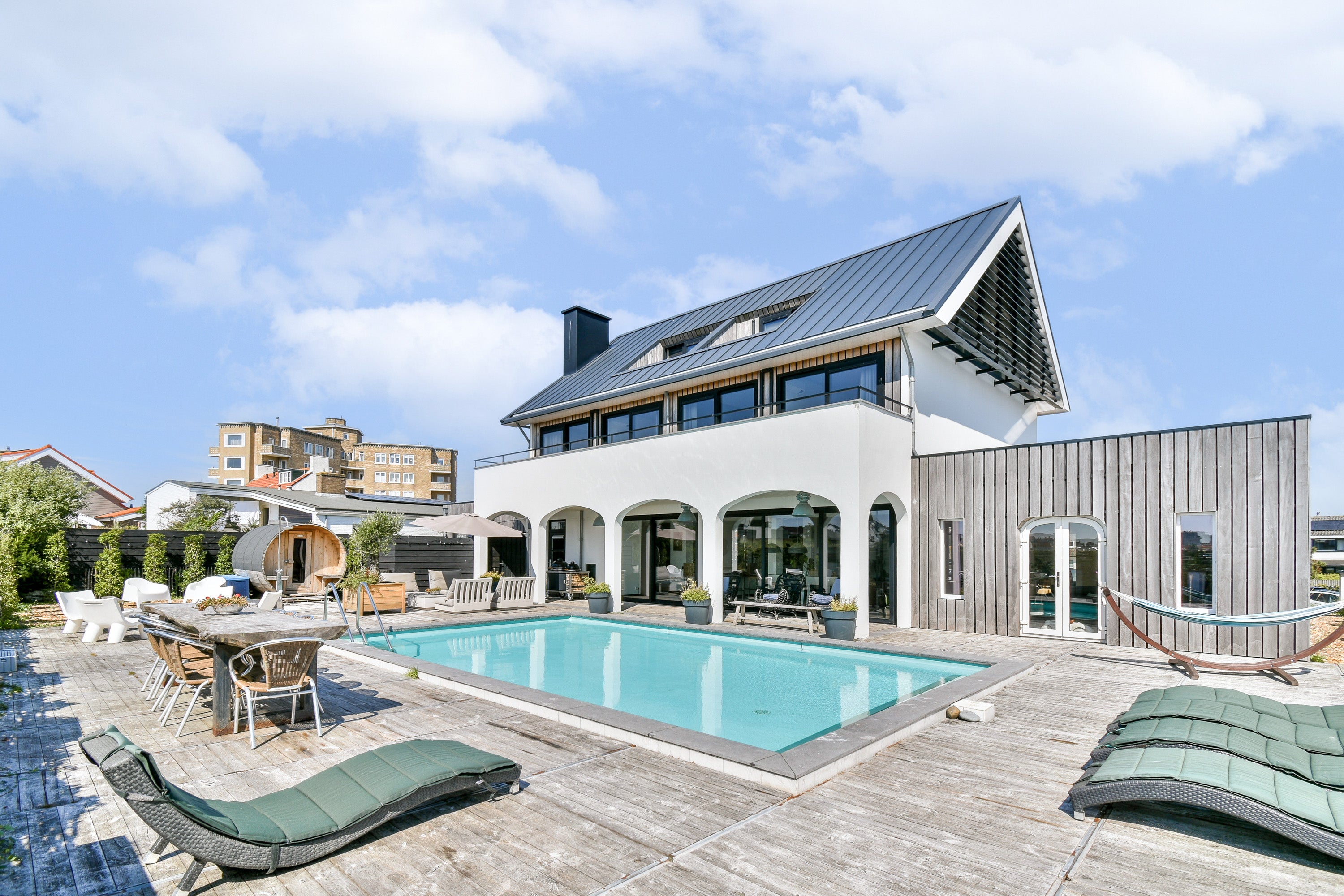 Ir G Friedhoffplein 16 in Zandvoort