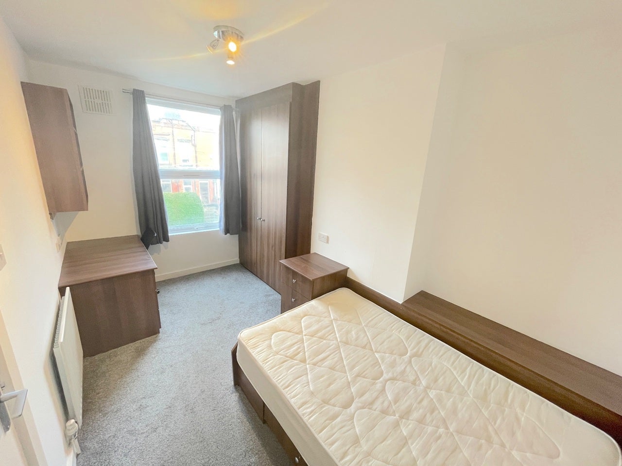 Room Beechwood View in Leeds
