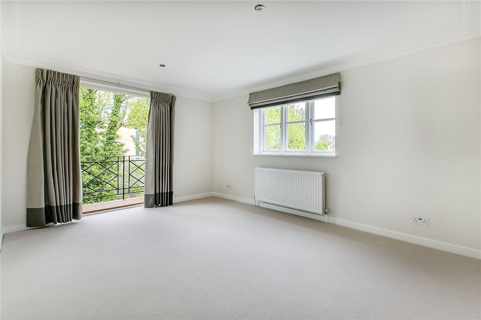 Flat Brompton Park Crescent in Greater London