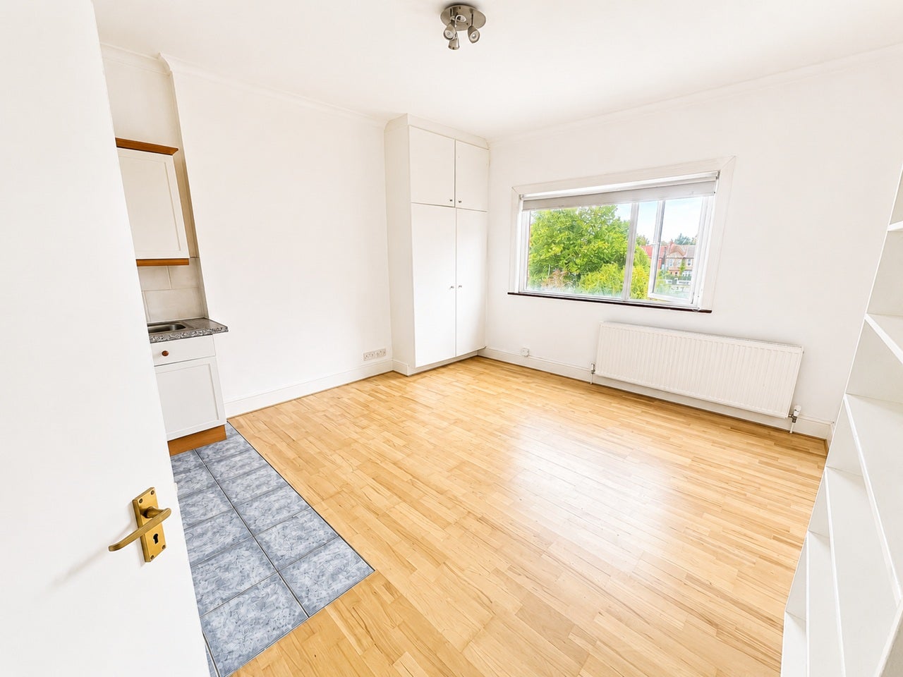 Flat Teignmouth Road in Greater London