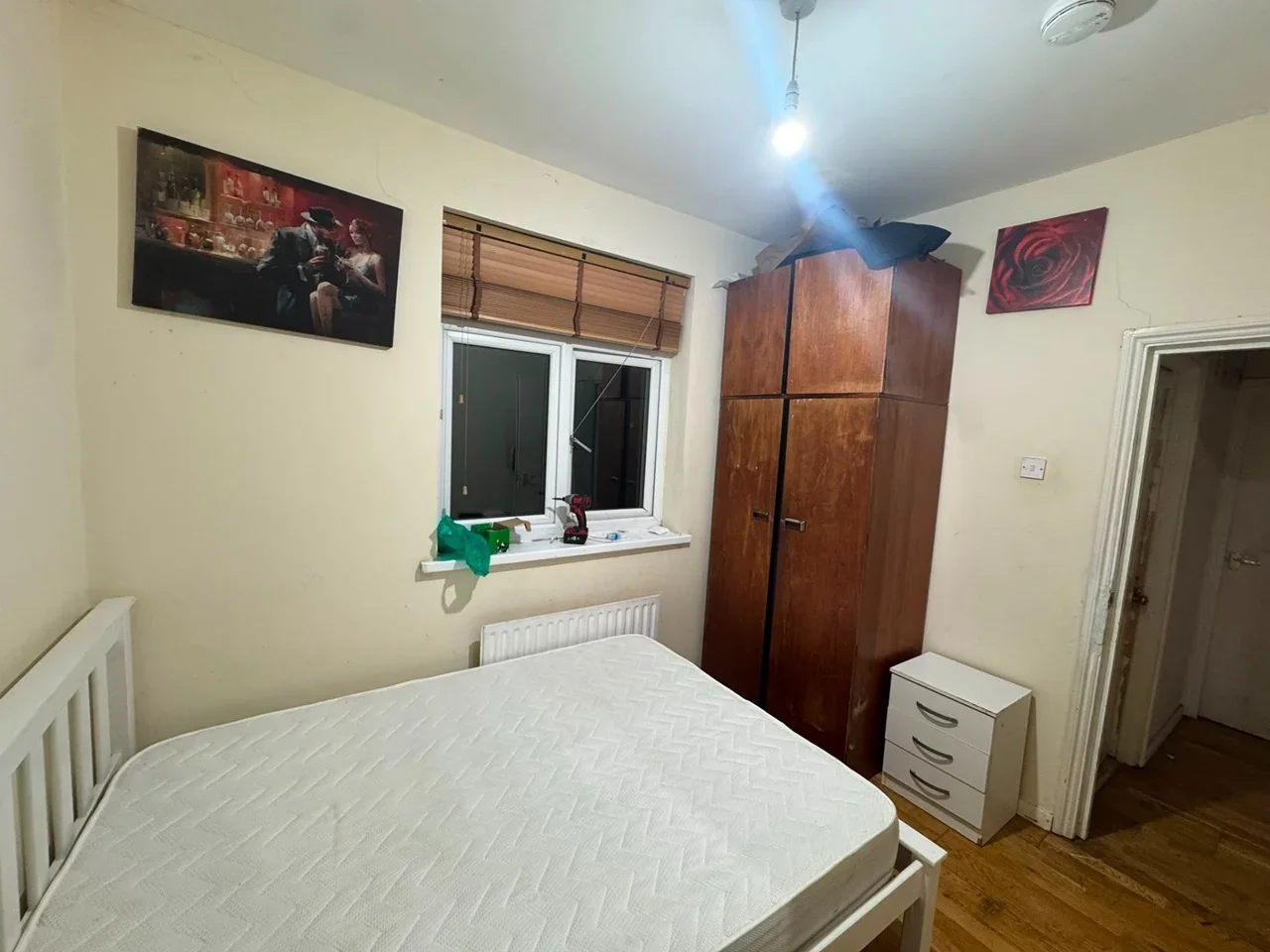 Room Wood Lane in Greater London