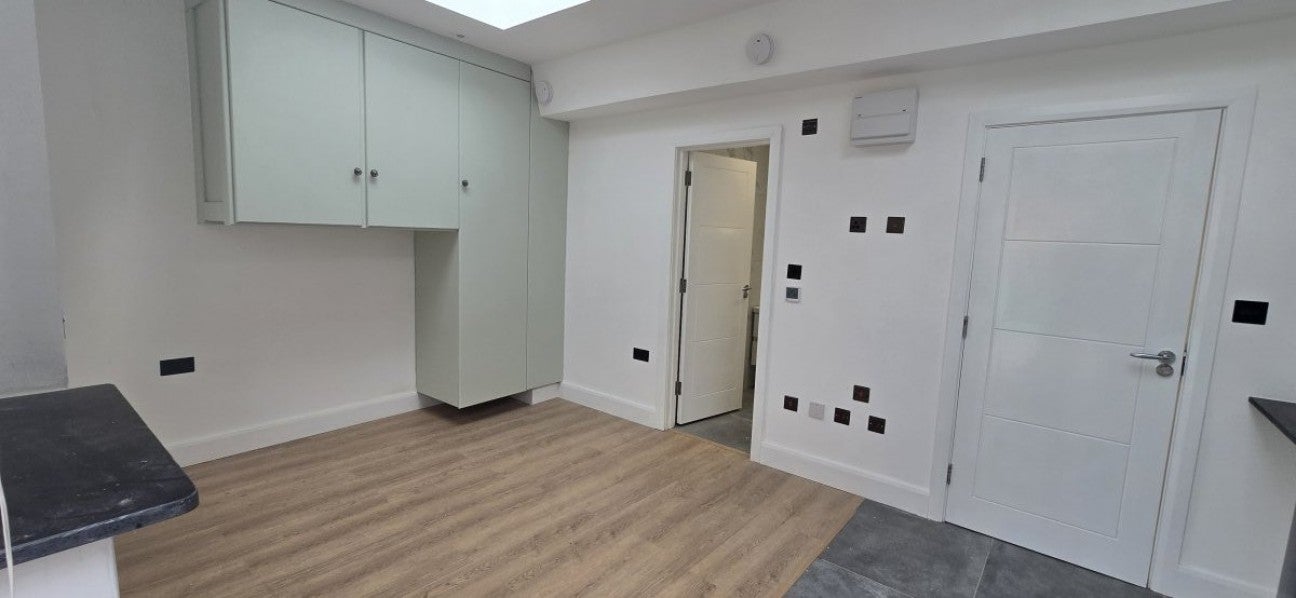 Flat Banstock Road in Greater London