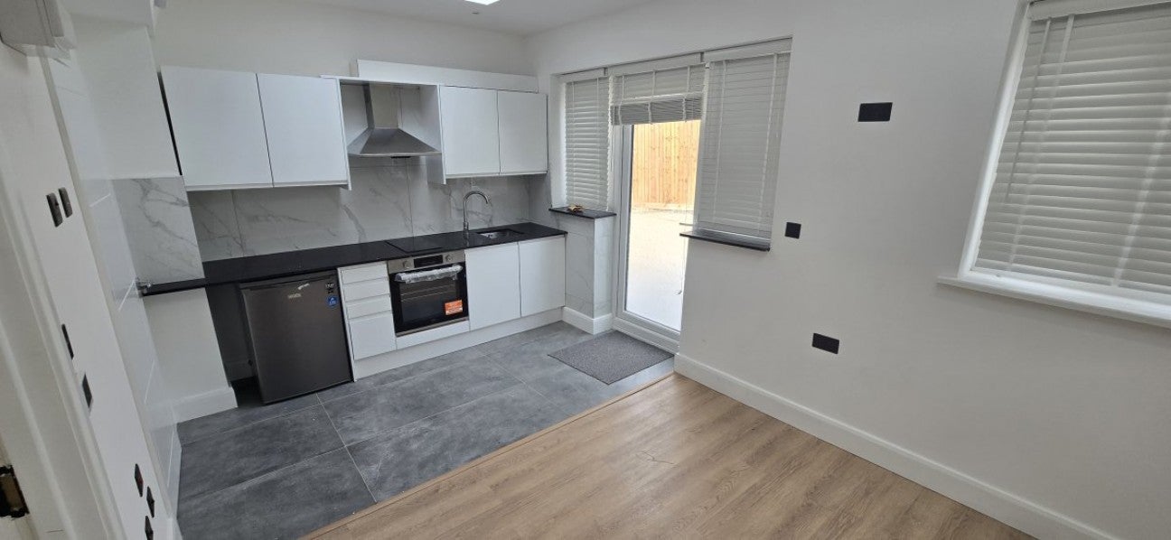 Flat Banstock Road in Greater London