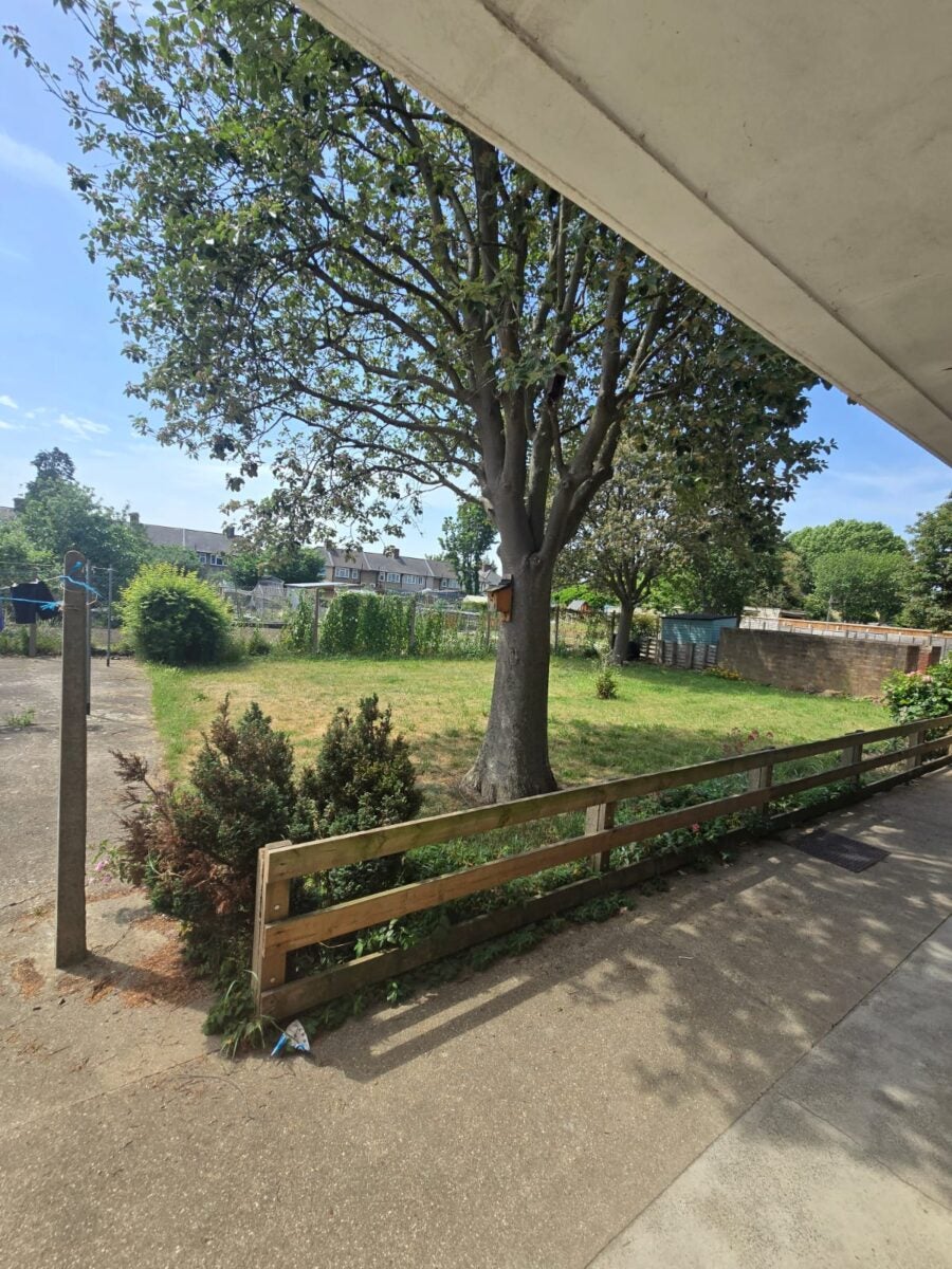 Flat Longbridge Road in Greater London
