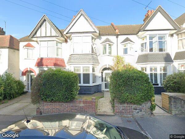 Room Westminster Drive in Southend-on-Sea