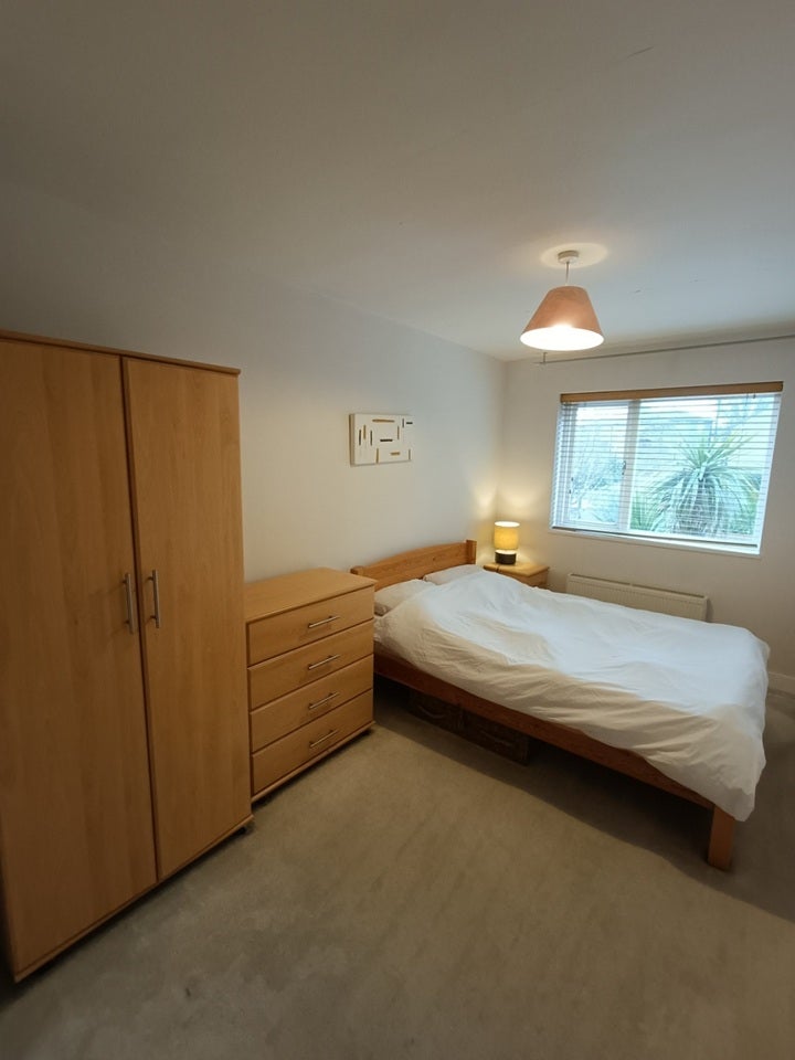 Flat Hackford Road in Greater London