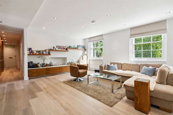 Flat Connaught Square in City of Westminster