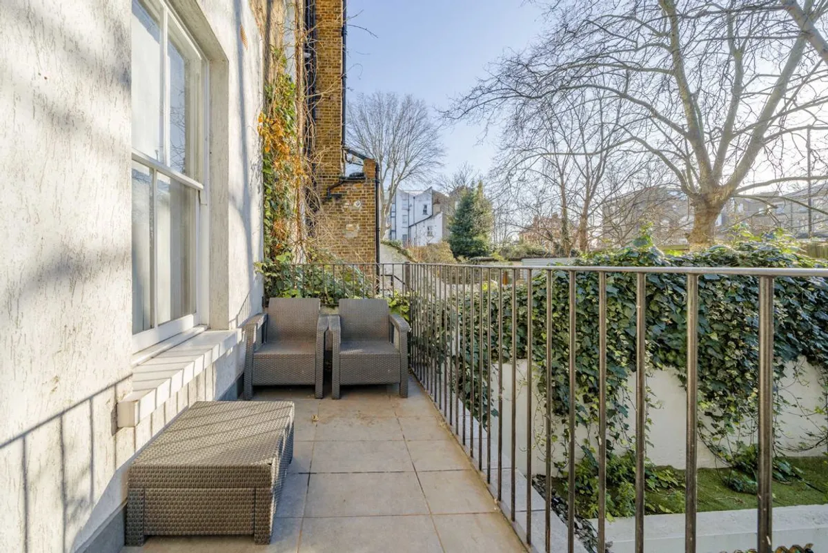Flat Gwendwr Road in Greater London