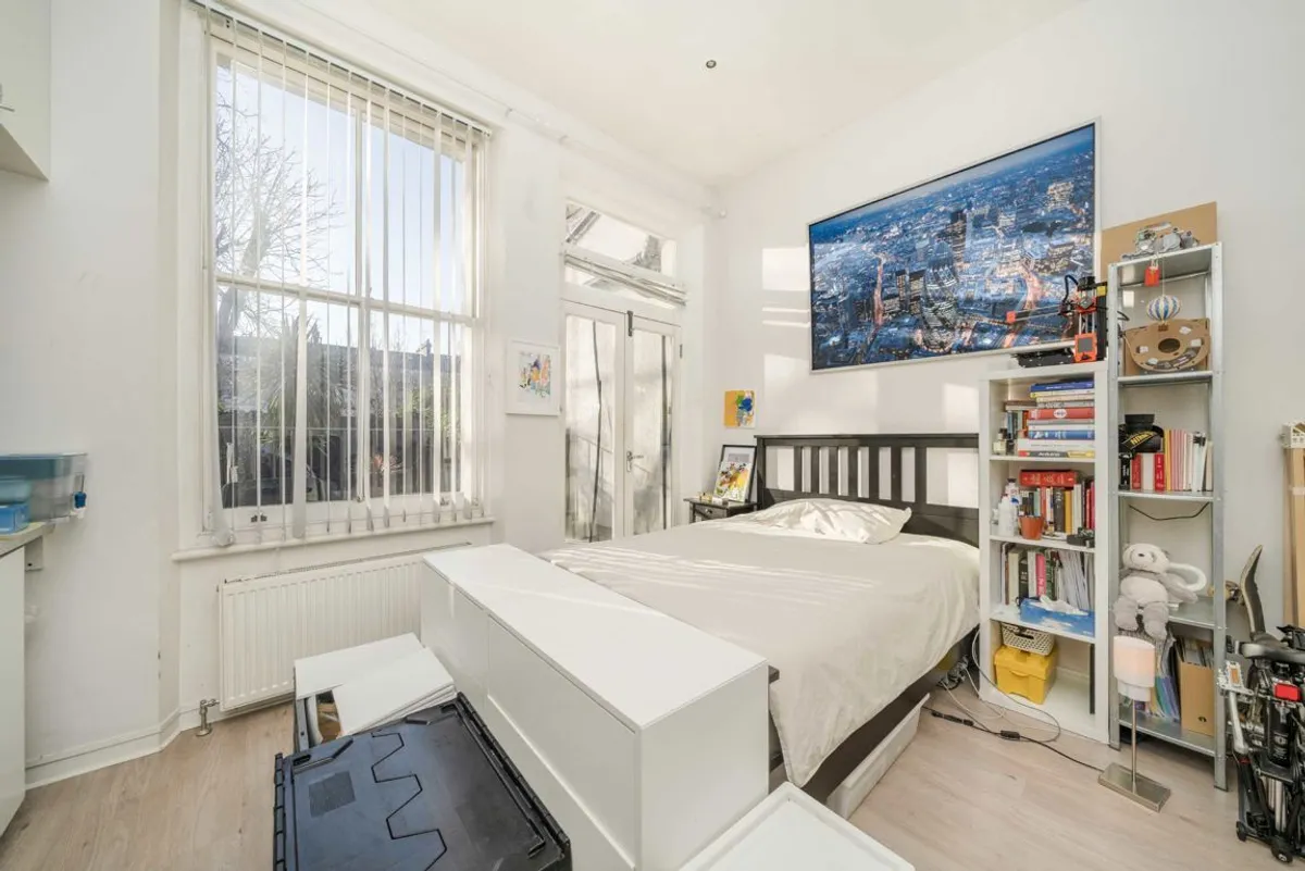 Flat Gwendwr Road in Greater London