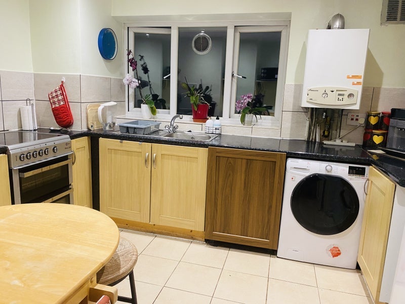 Room Lebanon Gardens in Greater London