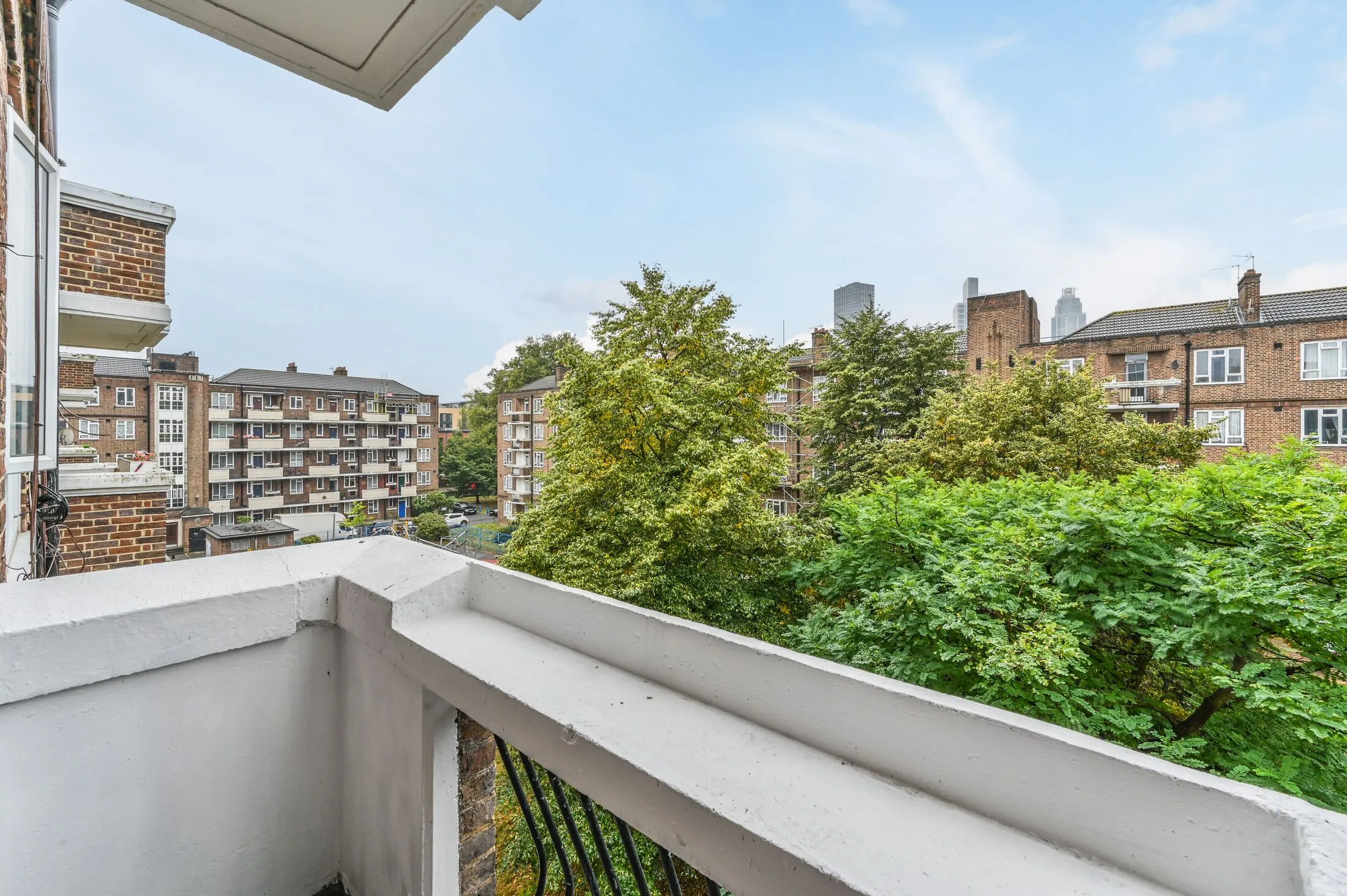 Flat Kennington Lane in Greater London