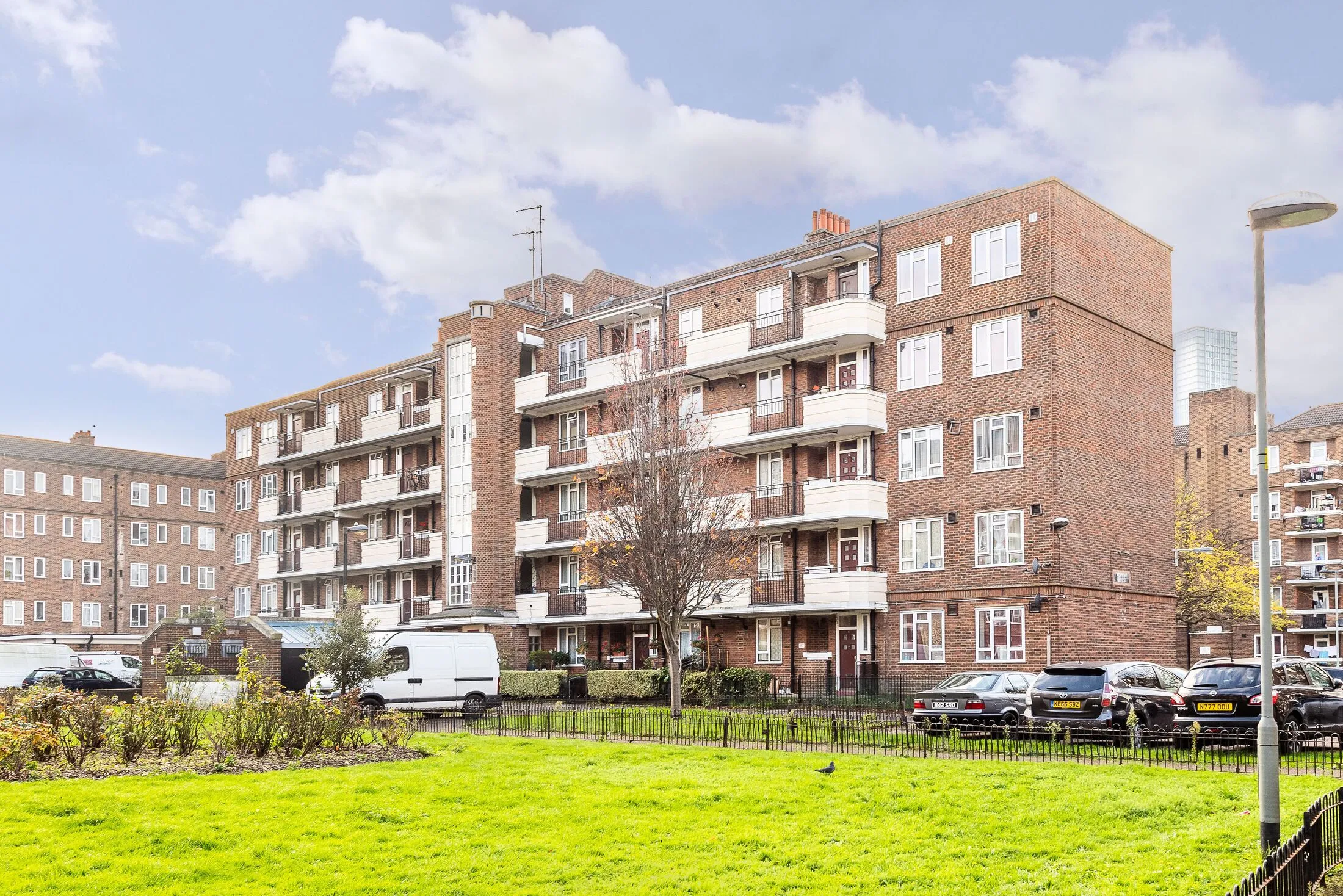 Flat Kennington Lane in Greater London