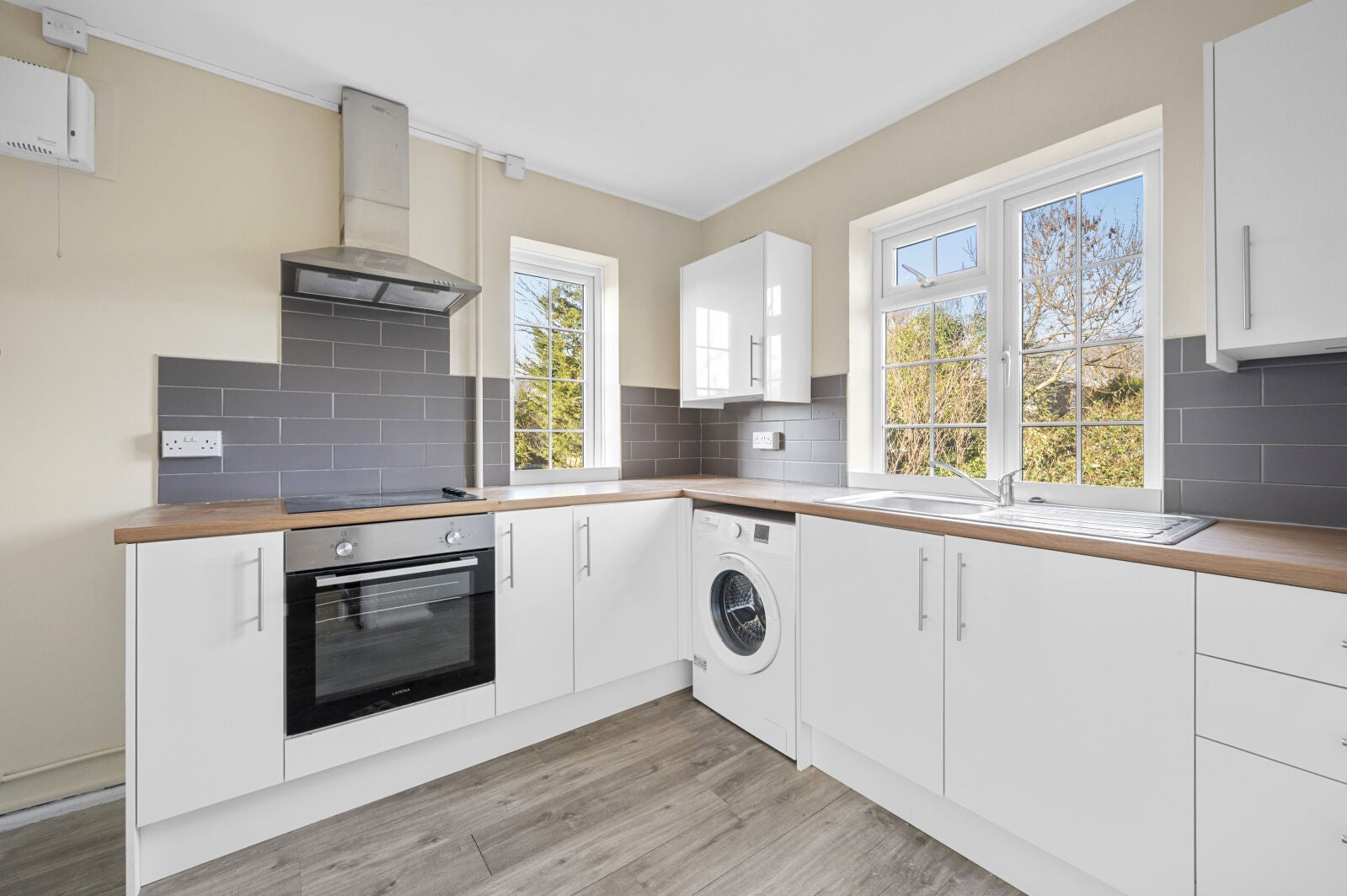 Flat Spencer Road in Greater London