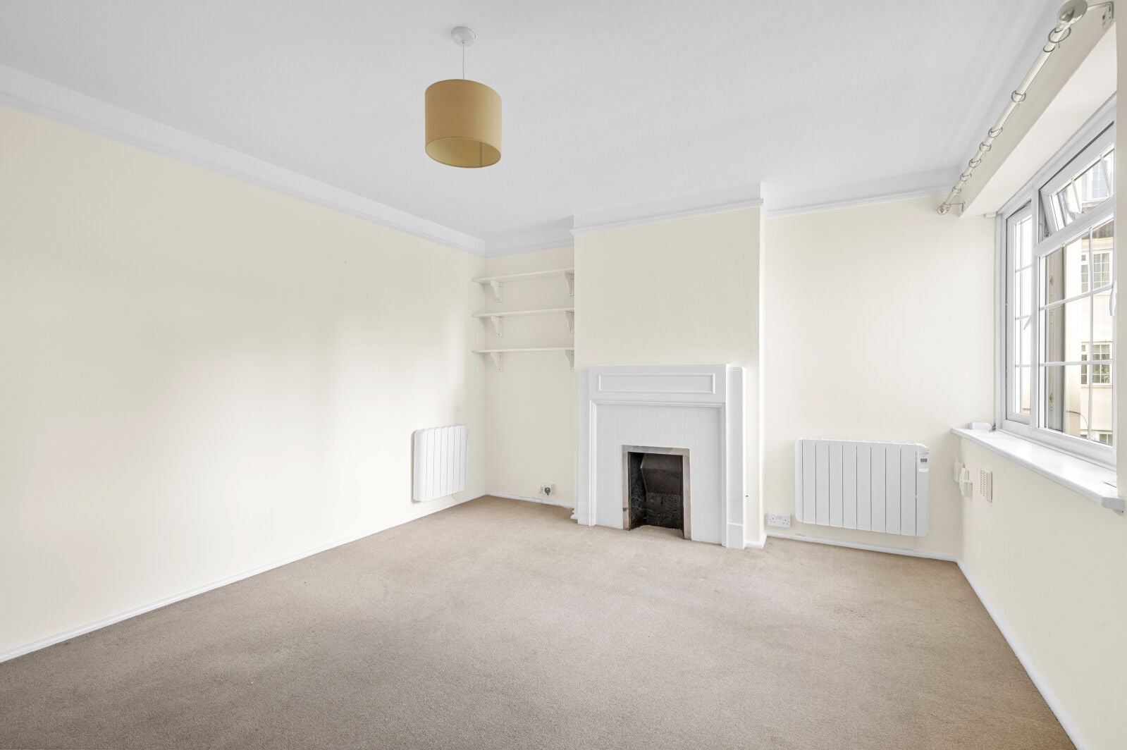 Flat Spencer Road in Greater London