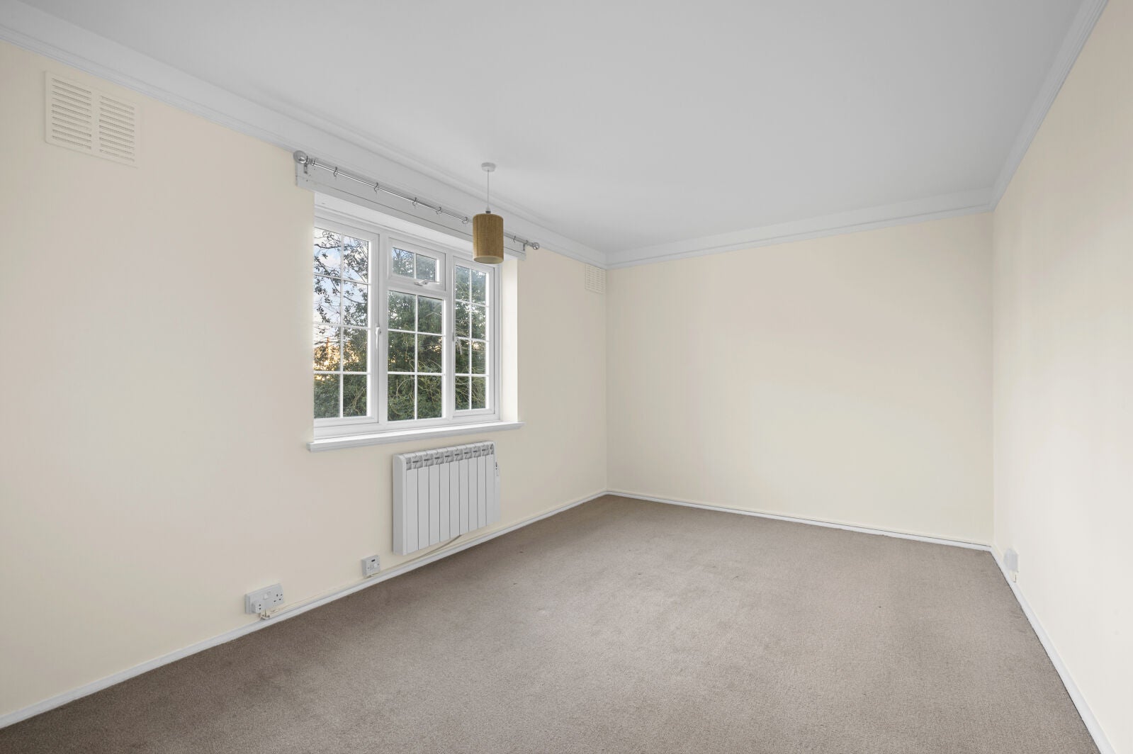 Flat Spencer Road in Greater London
