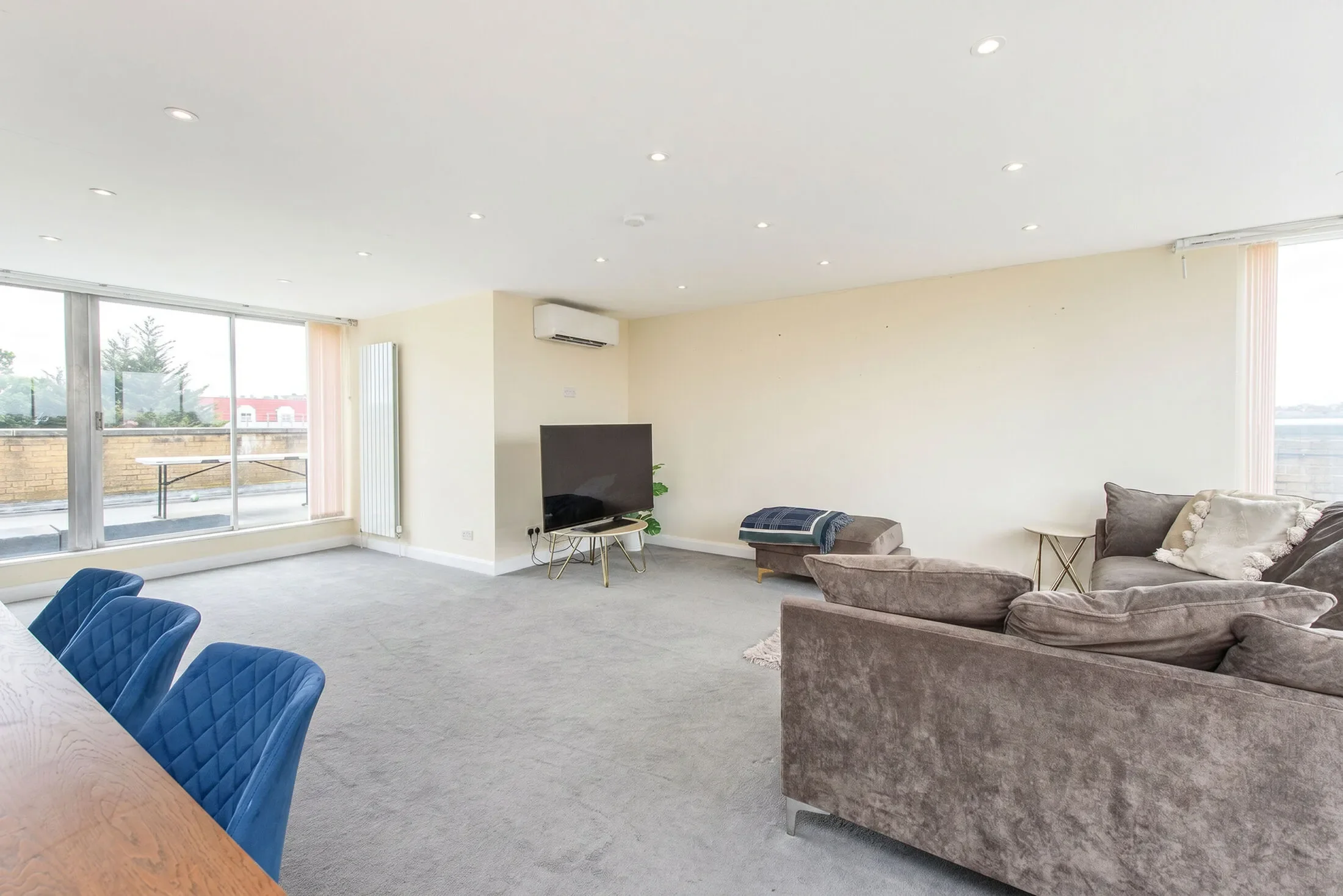 Flat Golders Green Road in Greater London