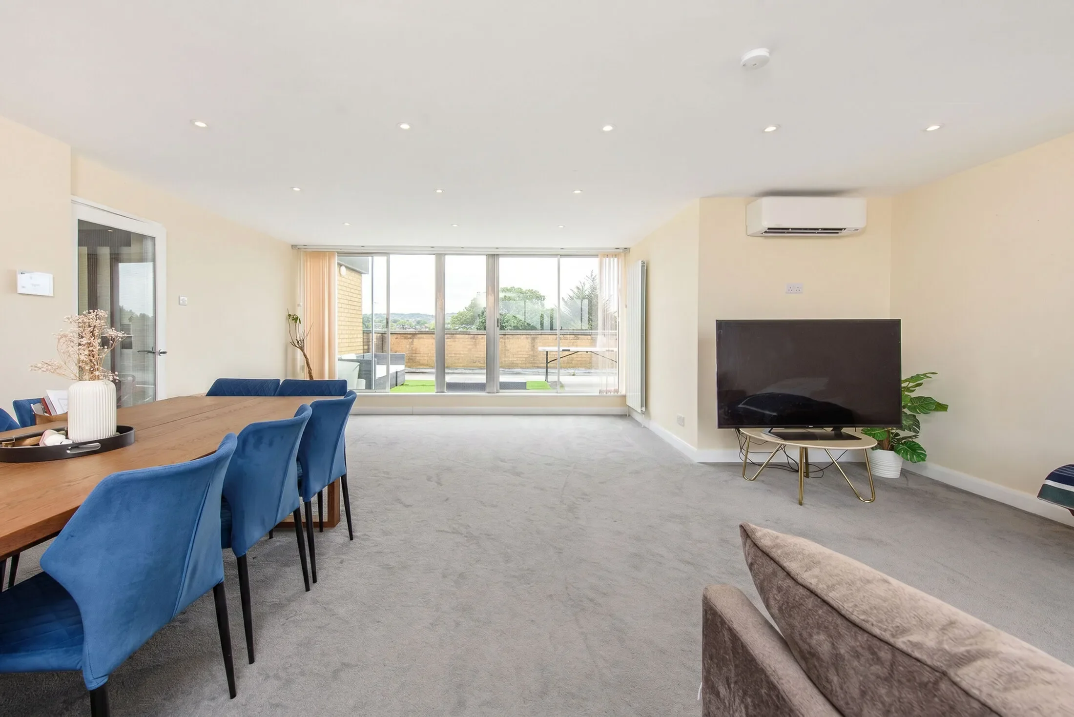 Flat Golders Green Road in Greater London
