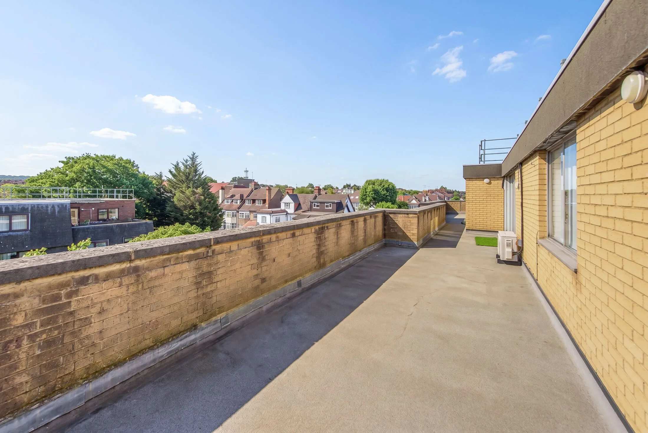 Flat Golders Green Road in Greater London