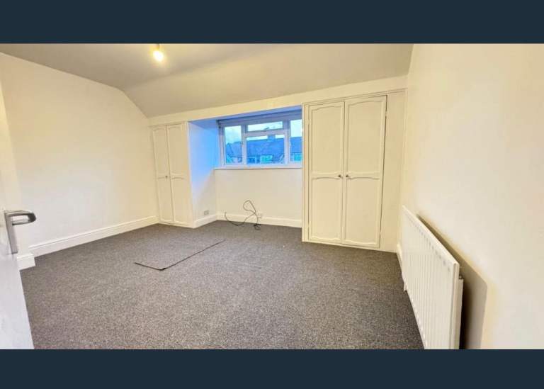 House Potters Grove in Greater London