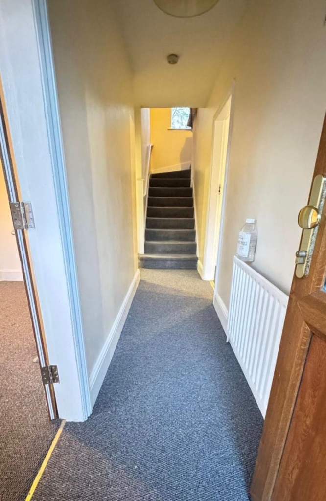 House Potters Grove in Greater London