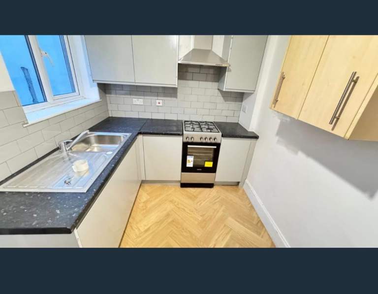 House Potters Grove in Greater London