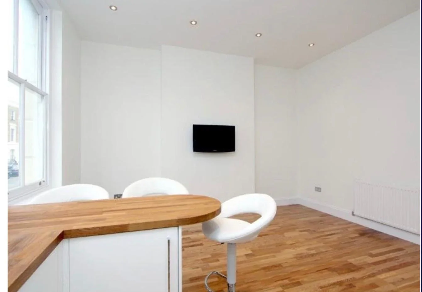 Flat Packington Street in Greater London
