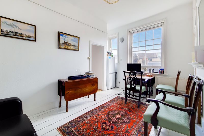 Flat Prince of Wales Drive in Greater London