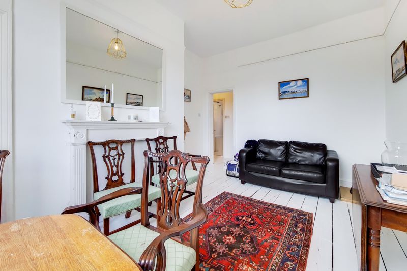 Flat Prince of Wales Drive in Greater London