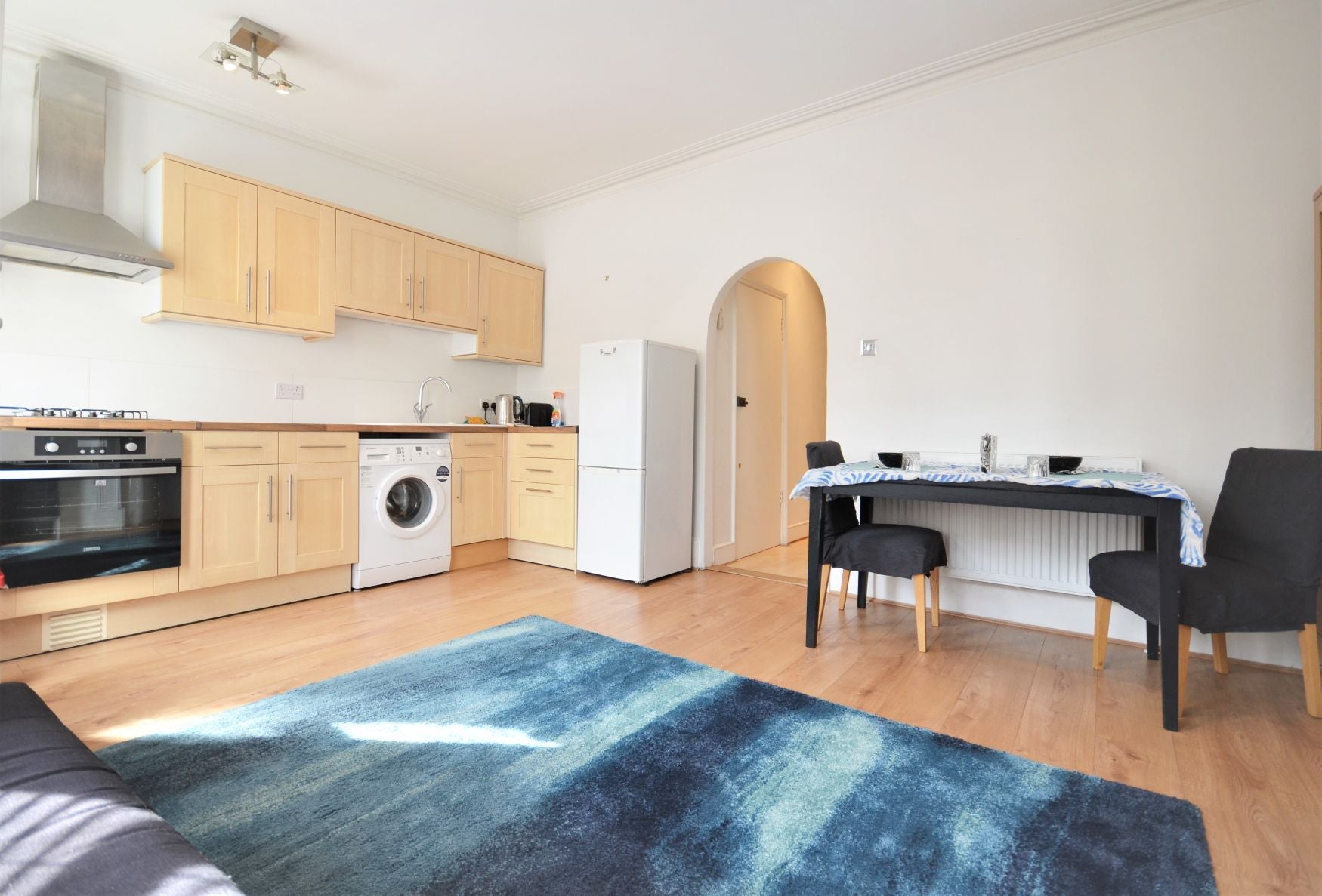 Flat Davisville Road in Greater London