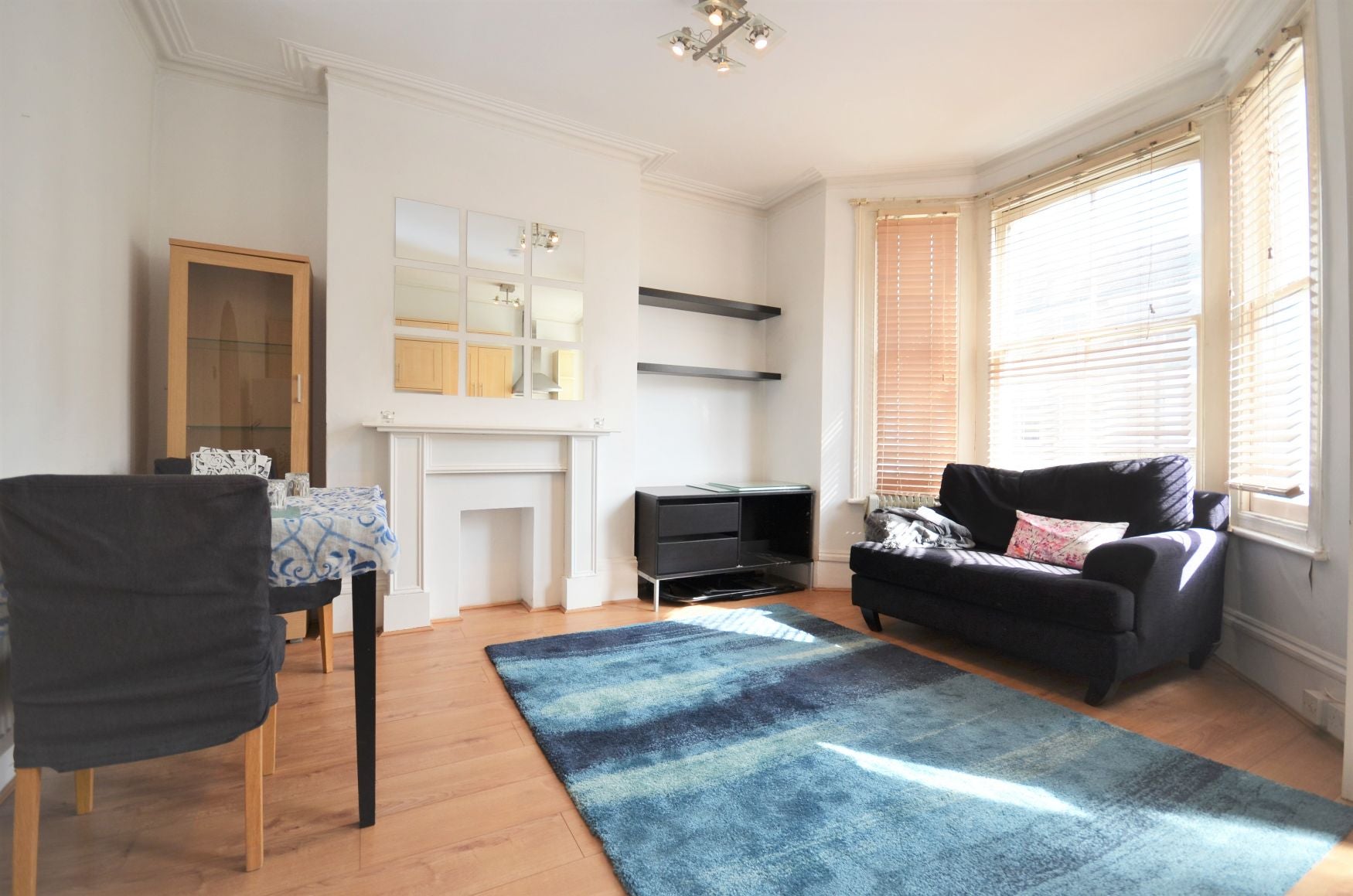 Flat Davisville Road in Greater London