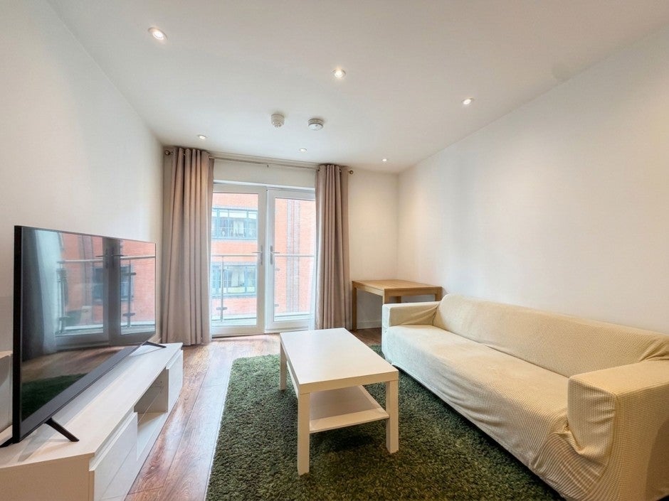 Flat Stoke Gardens in Slough
