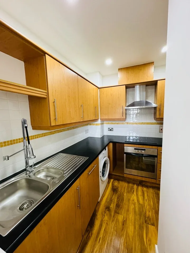 Flat Gerry Raffles Square in Greater London