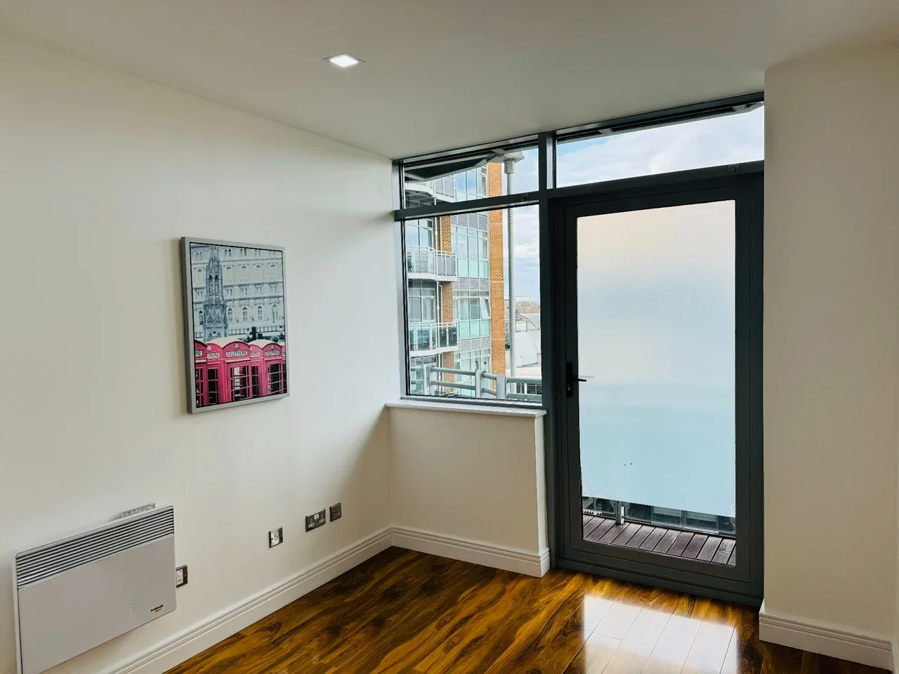 Flat Gerry Raffles Square in Greater London
