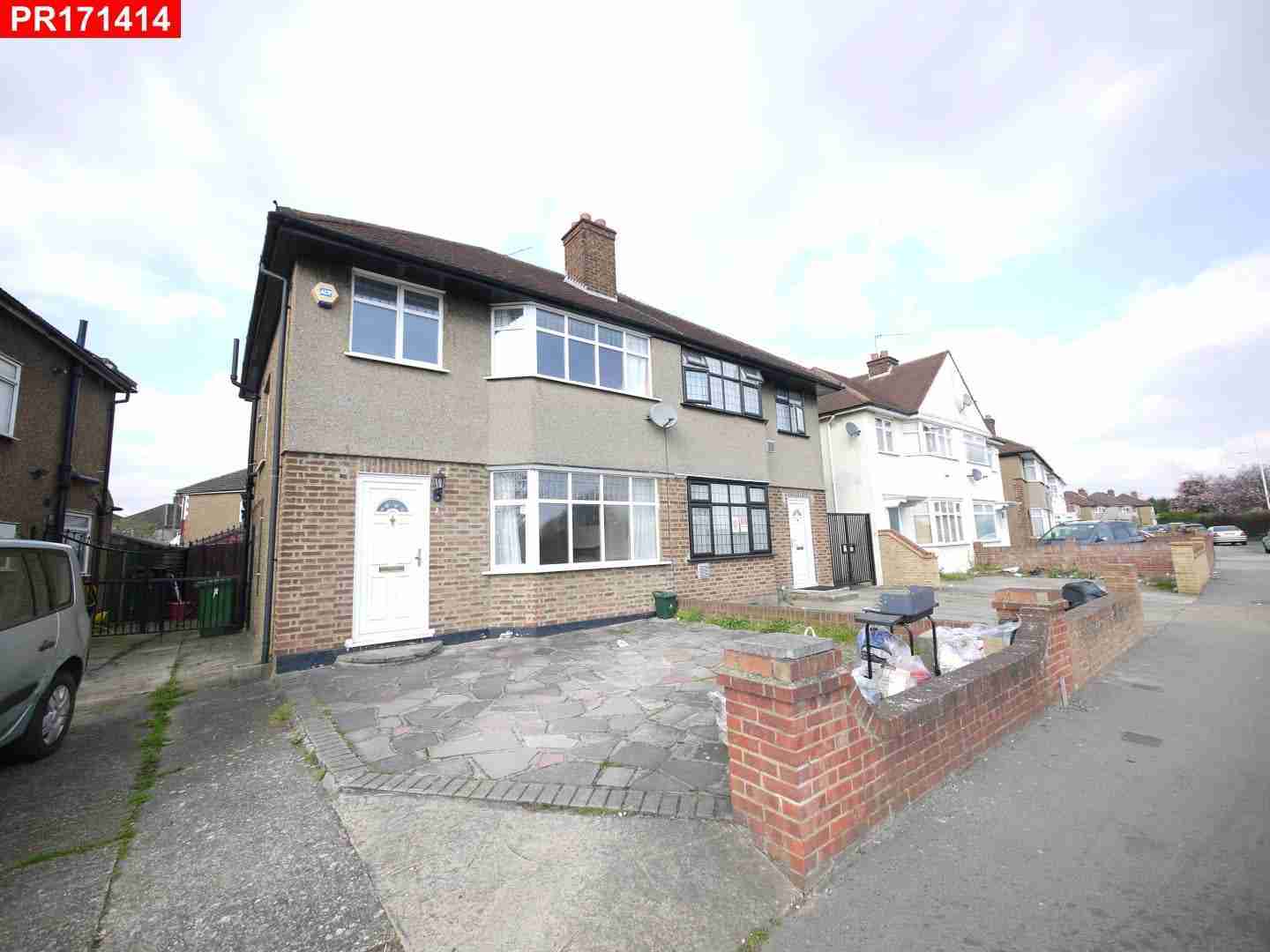 Flat Falling Lane in Greater London