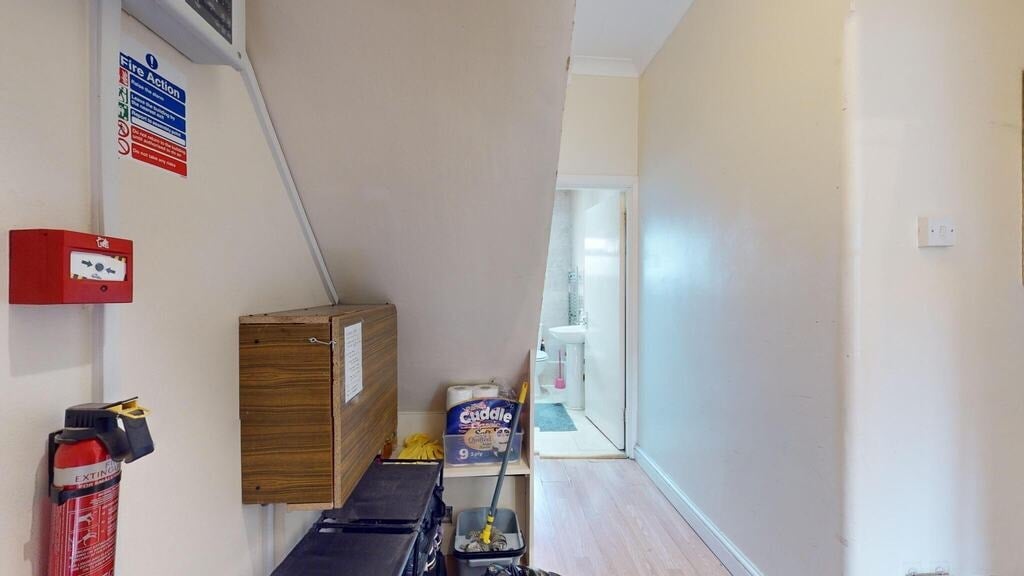 Room Horn Lane in Greater London