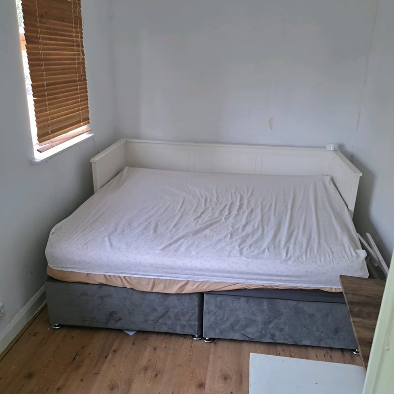 Room Langsett Avenue in Salford