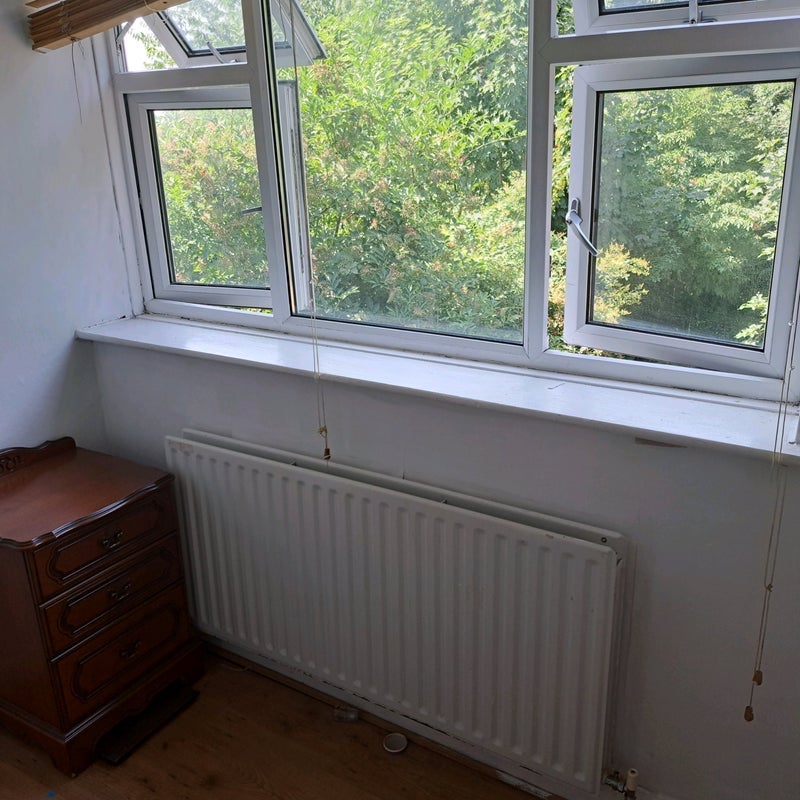 Room Langsett Avenue in Salford