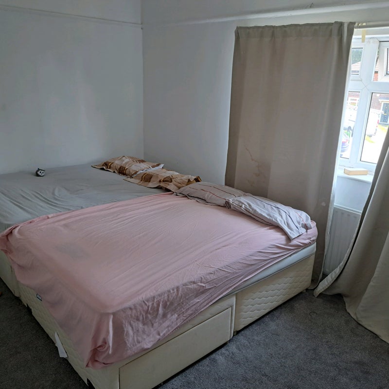 Room Langsett Avenue in Salford
