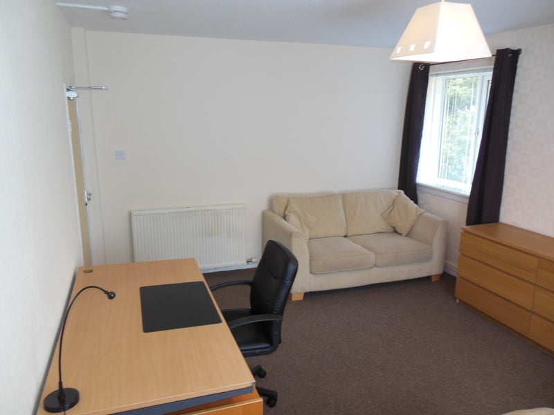 Flat Hazelwood Grove in City of Edinburgh