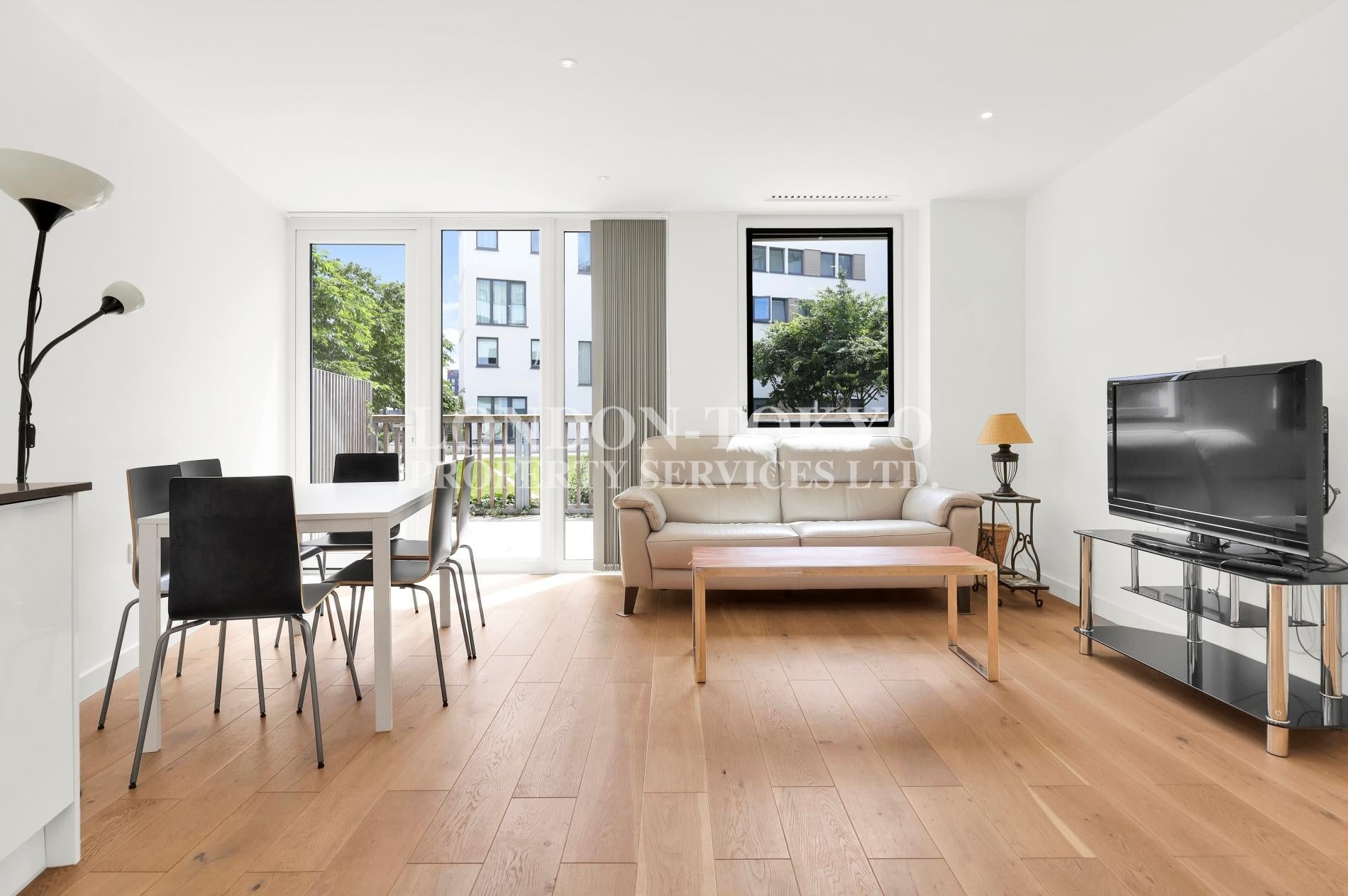 Flat Capitol Way in Greater London