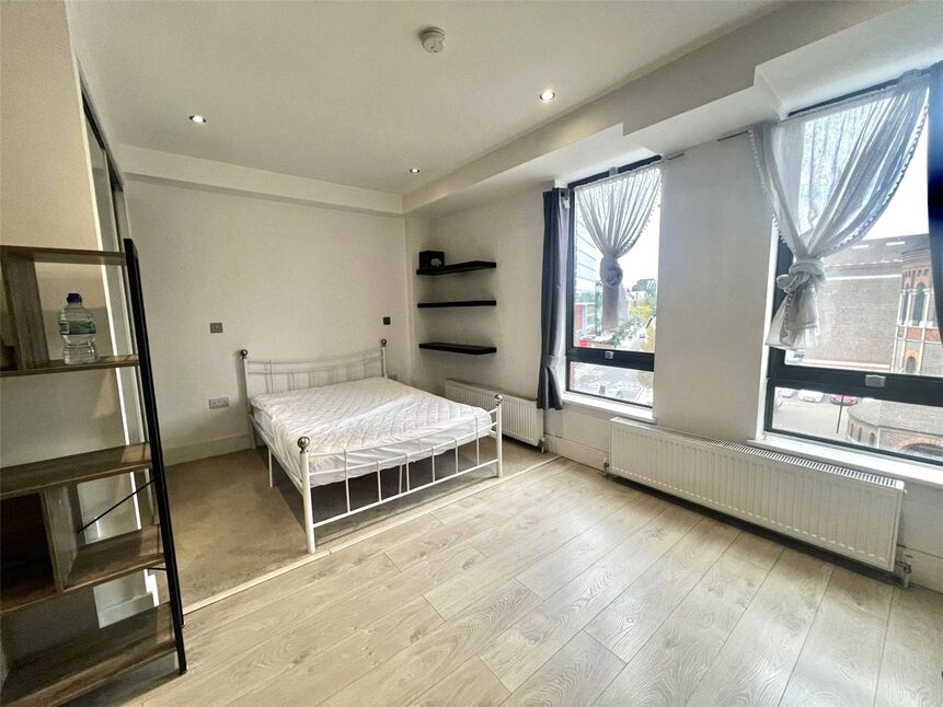 Flat Clarendon Road in Watford