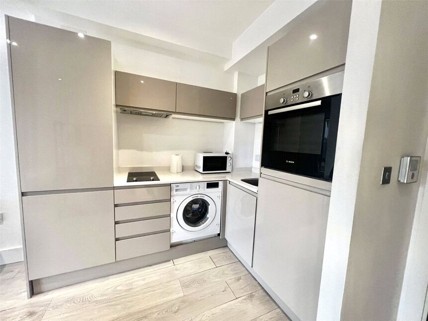 Flat Clarendon Road in Watford