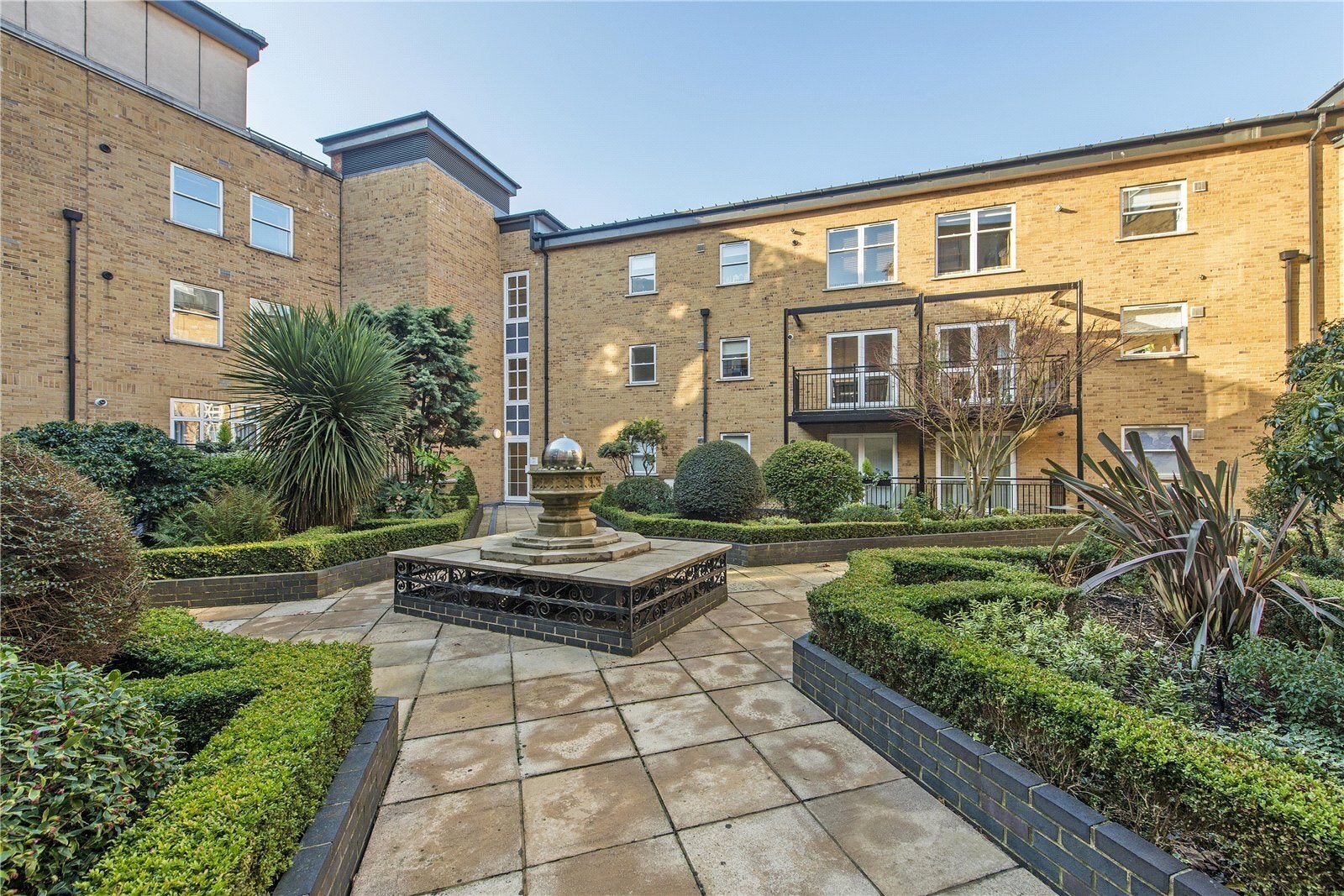 Flat Hatherley Street in City of Westminster
