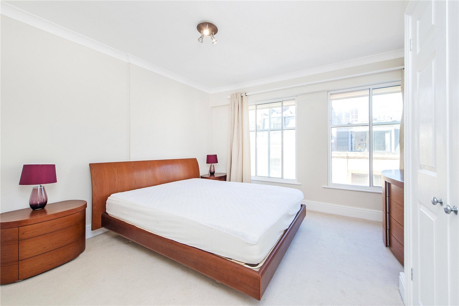 Flat Hatherley Street in City of Westminster
