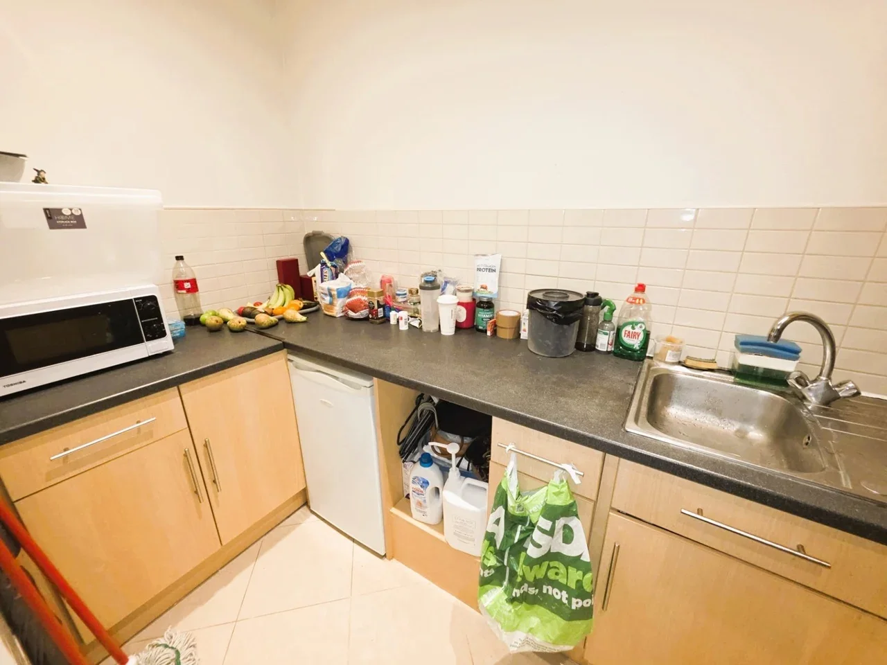 Room Broadfields Avenue in Greater London