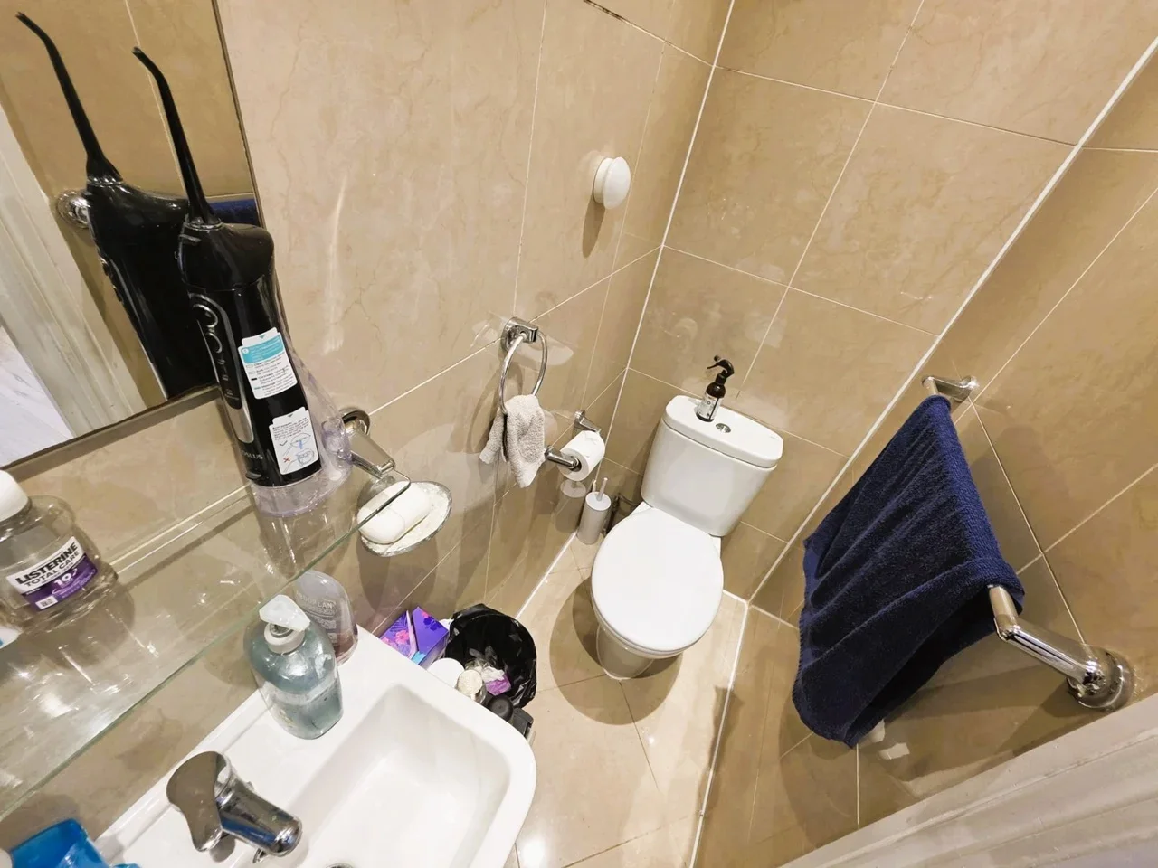 Room Broadfields Avenue in Greater London