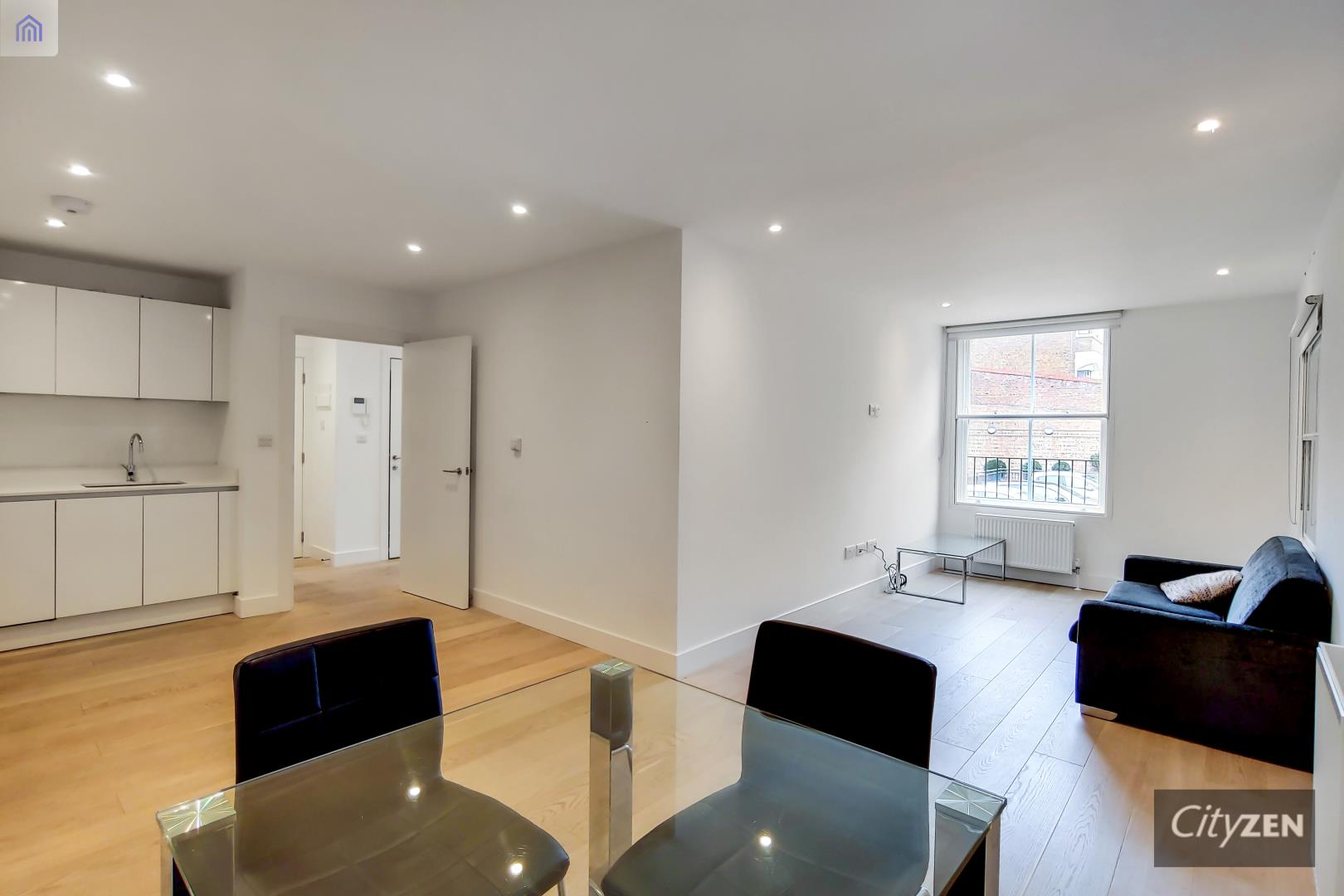 Flat Clyde Square in Greater London