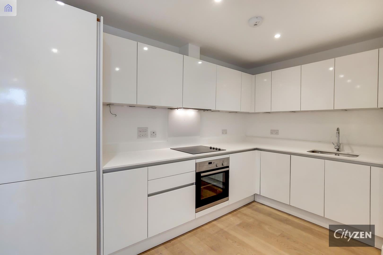 Flat Clyde Square in Greater London